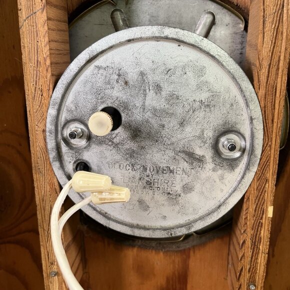 VTG 70s Lanshire Colonial Revival Electric Mantel Clock Oak Cottage WORKING - Picture 5 of 11